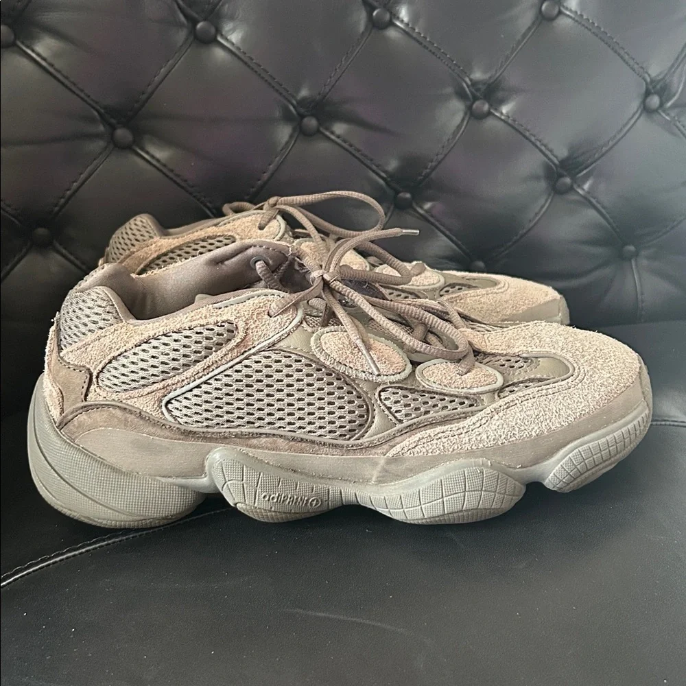 Adidas Yeezy 500 Clay Brown Authentic Sneakers Men’s size 8.5 Good Condition